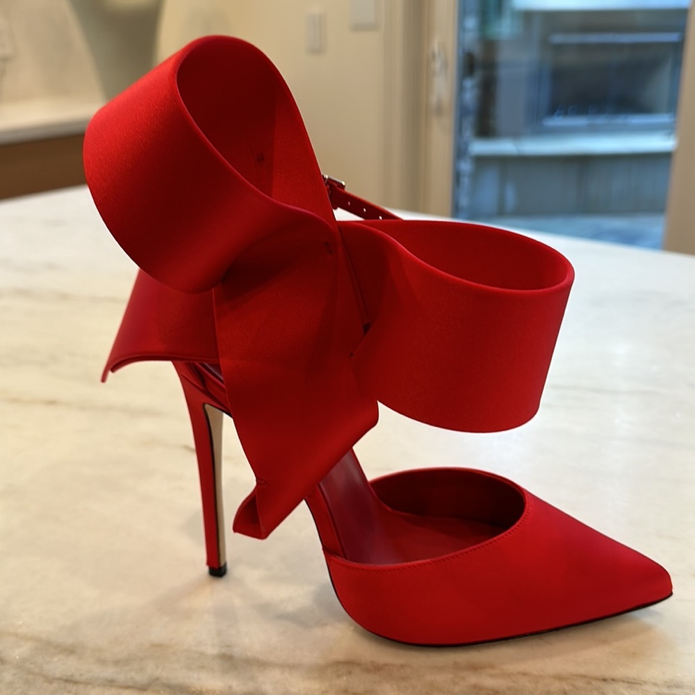 AMINAH Brand New, Never Worn, With Box, Red Bow Pump